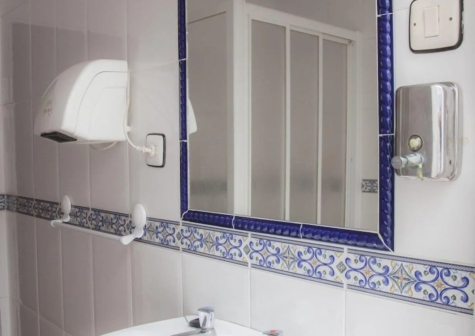 Hostal Paris La Linea de la Concepcion Guest house