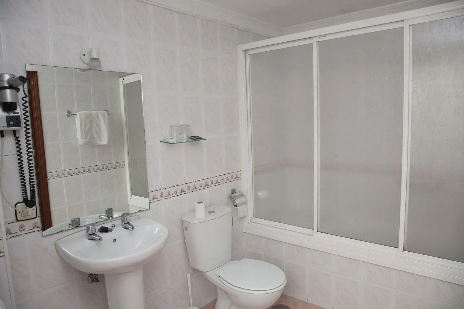 Hostal Paris La Linea de la Concepcion